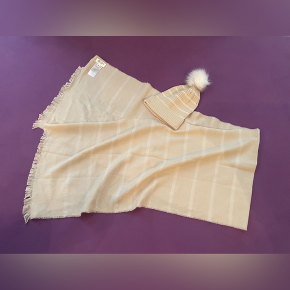 Candace Cameron Bure Hat & Scarf Set NWOT - Picture 5 of 9